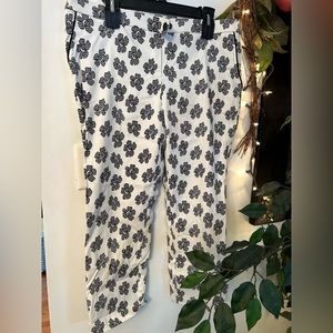 🌈 Super stretchy flowered crop pants